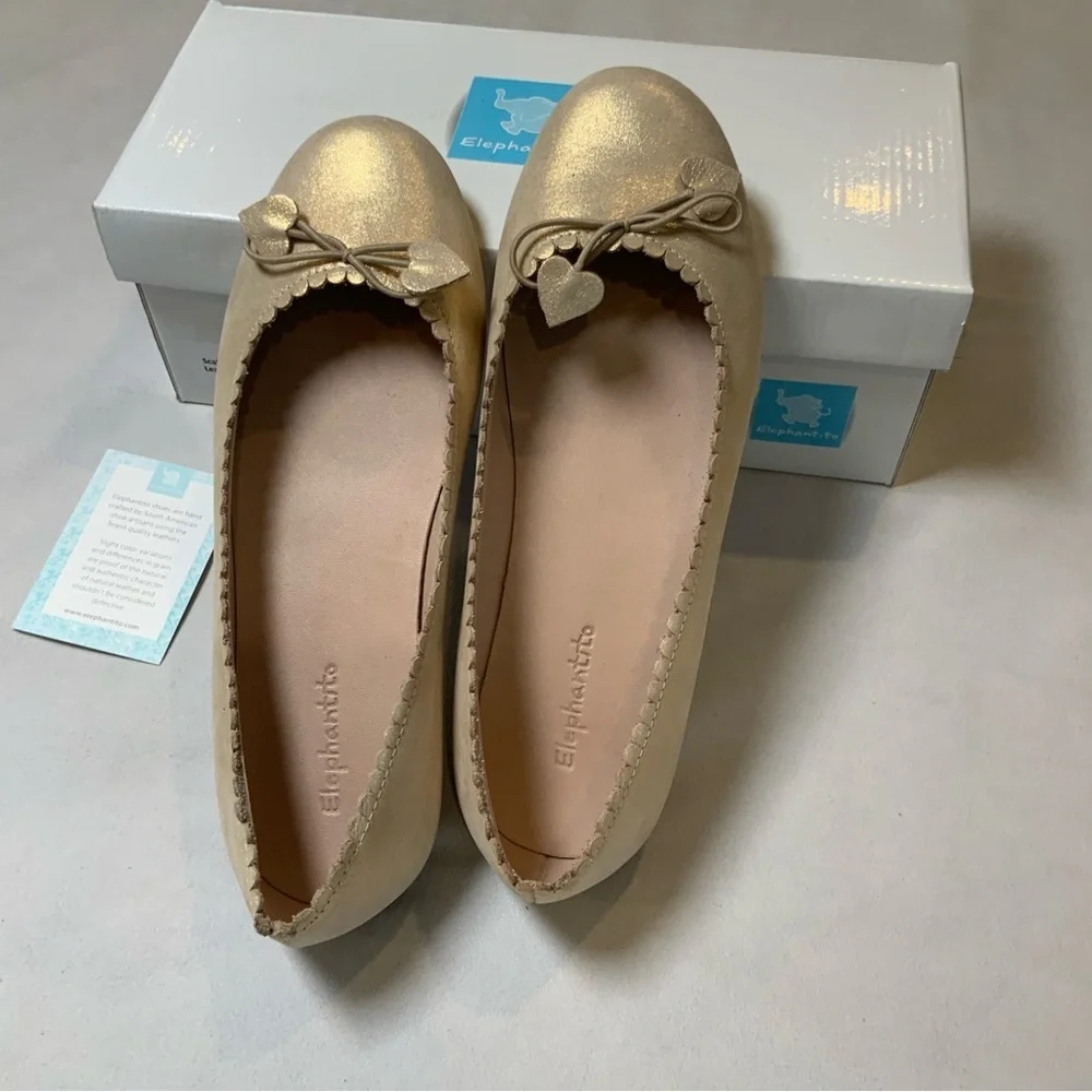 ELEPHANTITO SCALLOPED BALLERINA SUEDE GOLD.Size 4